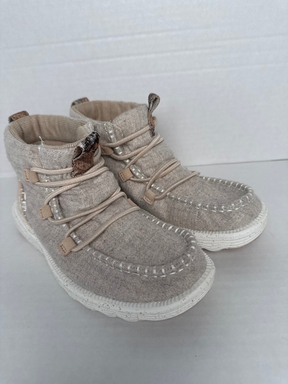 Hey Dude Reyes Boots Women’s Size 6 Light beige gray